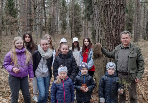 Opowieści p. Leśnika o życiu lasu wczesną wiosną.